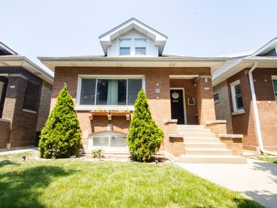 5236 W Nelson St, Chicago, IL, 60641
