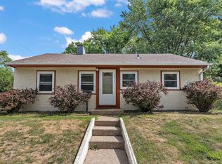 2012 Polaris Pl, North Saint Paul, MN 55109