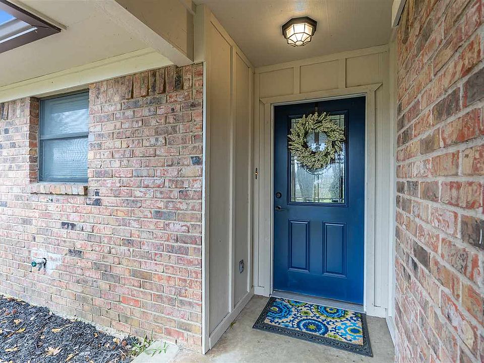 1st image of 100 Oakwood Dr