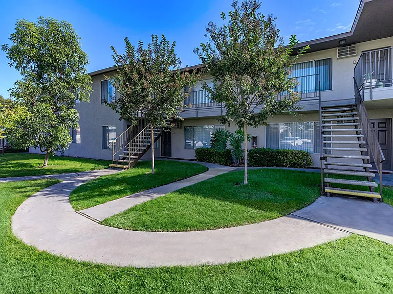 San Carlos and San Juan Apartment Homes — Photo 4