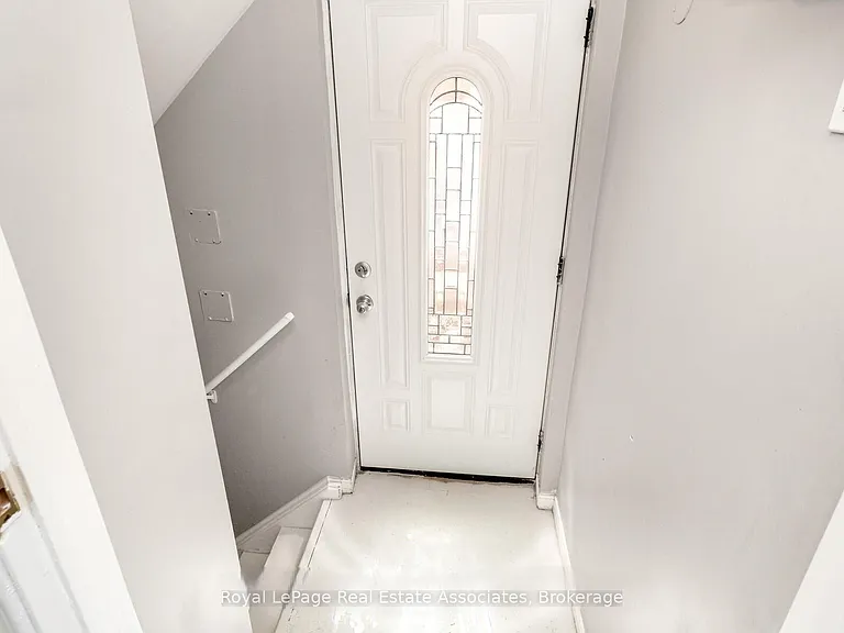 116 Lake Louise Dr #LOWER — Photo 3