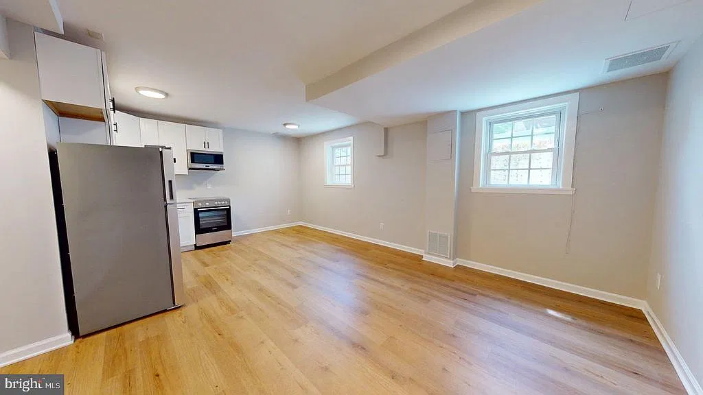 2 bed, 1.0 bath, 2112 sqft, $2,600 — Photo 2