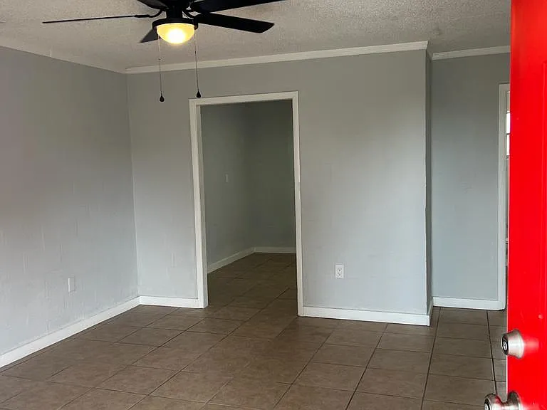 3801 Avenue J NW #E — Photo 1