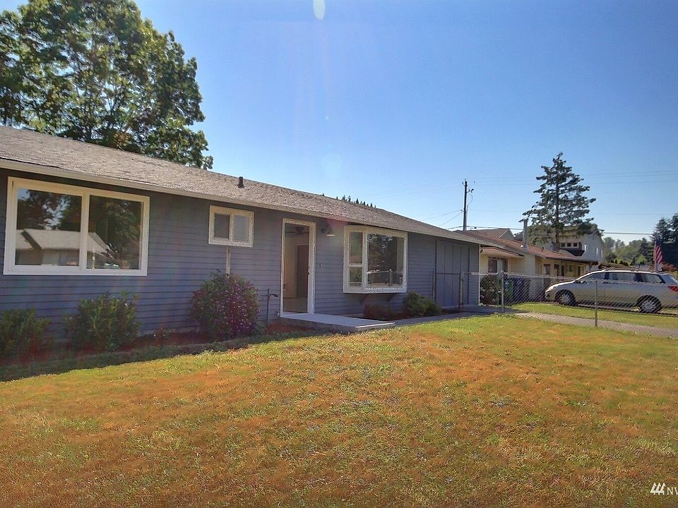 Front of Home is fully fenced. New paint and newer roof.>