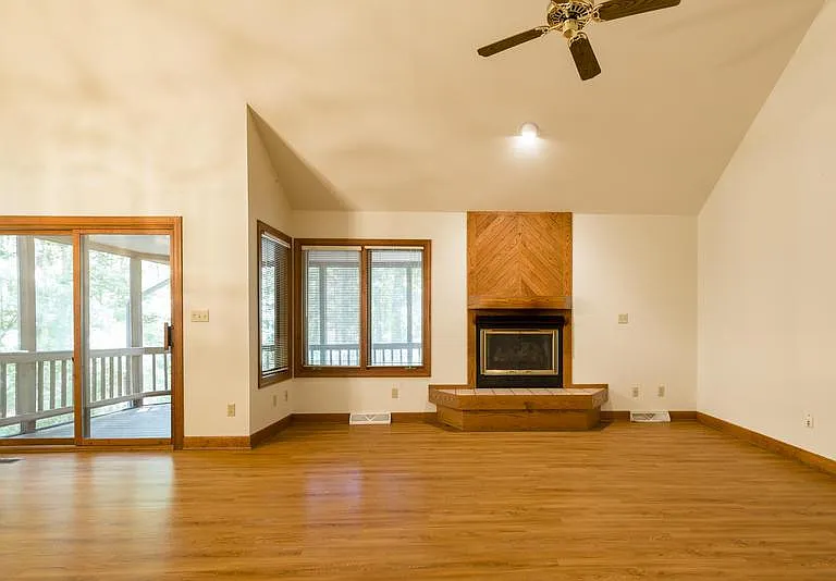 4758 Deer Park Ln — Photo 8