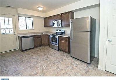 4th image of 44 Ember Ln