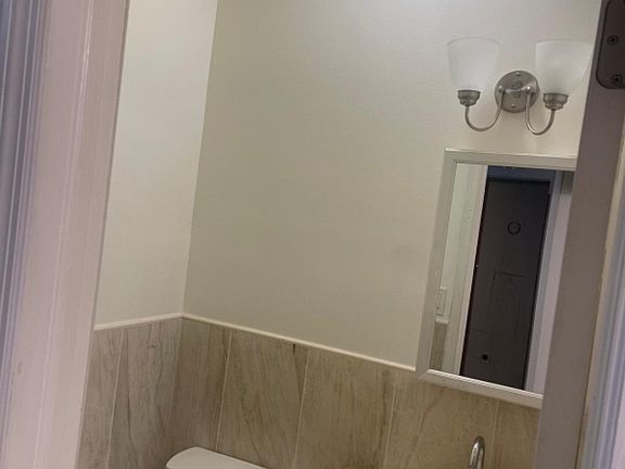 4th image of 53 Nelson Ave Floor 1