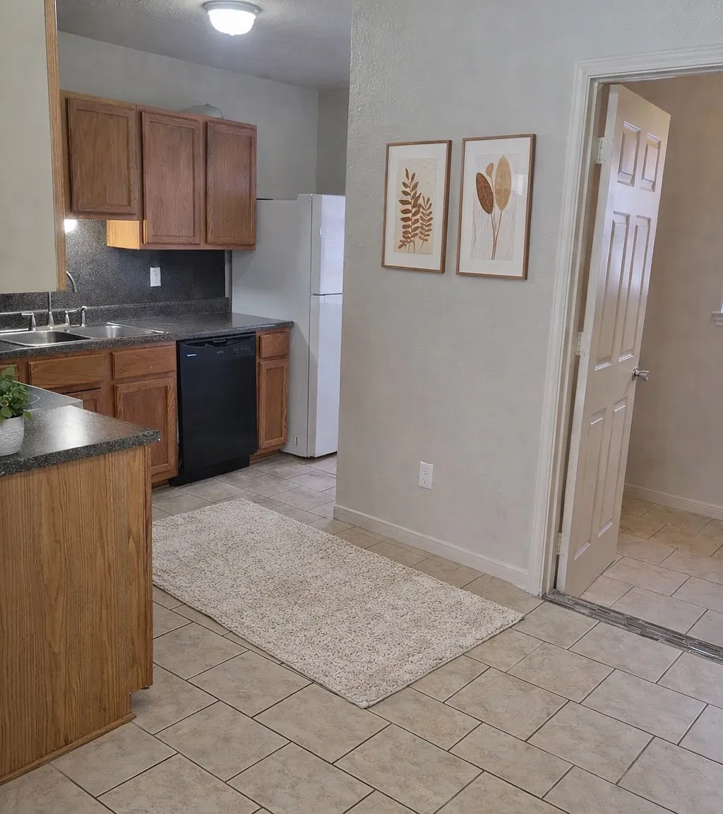 2 bed, 1.5 bath, 805 sqft, $795 — Photo 3