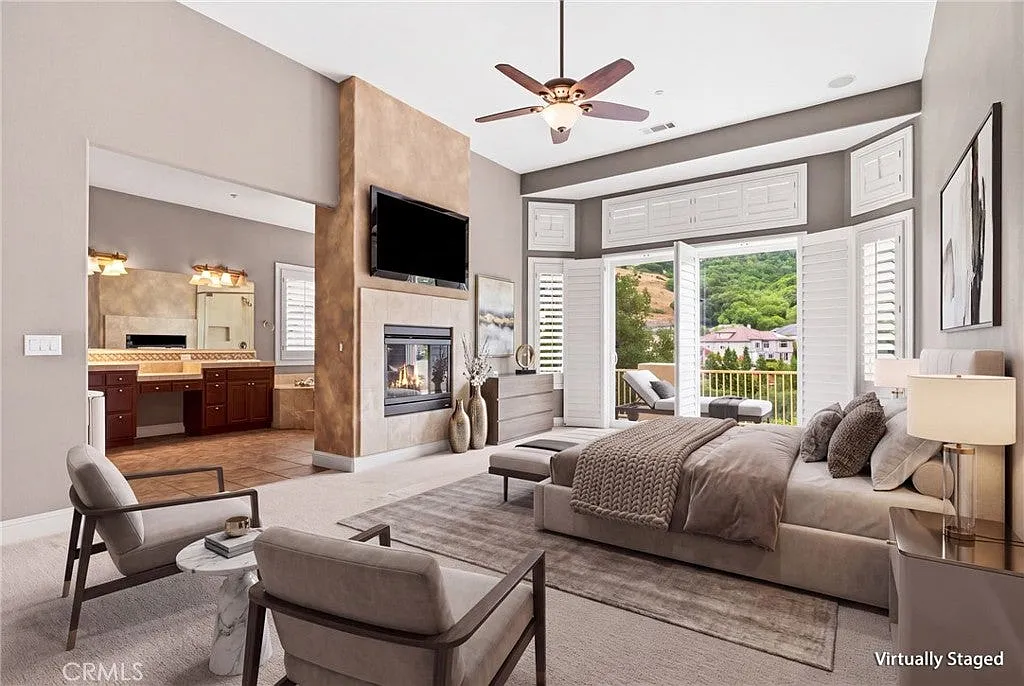 5 bed, 4.5 bath, 5053 sqft, $9,800 — Photo 4