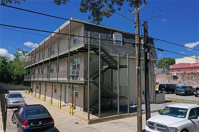 3 bed, 2.0 bath, 1050 sqft, $1,450 — Photo 2