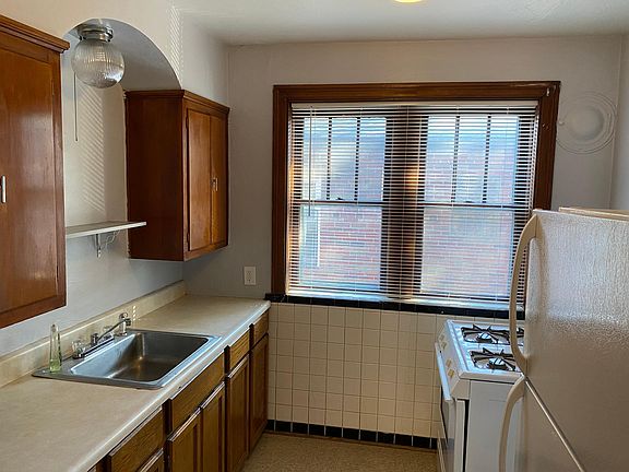 5th image of 3362 Lawn Ave #2F