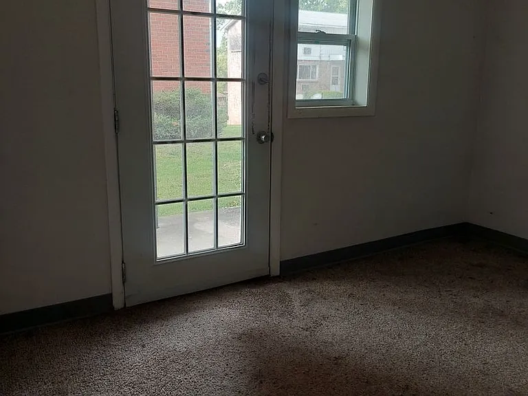 924 Seneca Ct — Photo 28