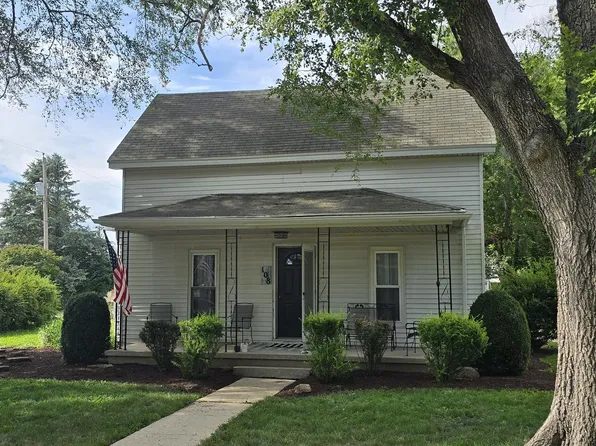 108 E Center St, Seymour, IL 61875