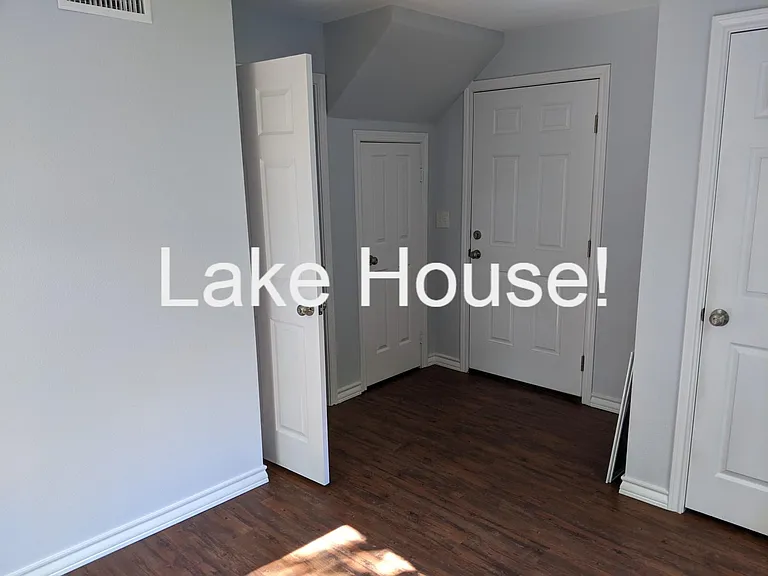 7464 Love Cir — Photo 10