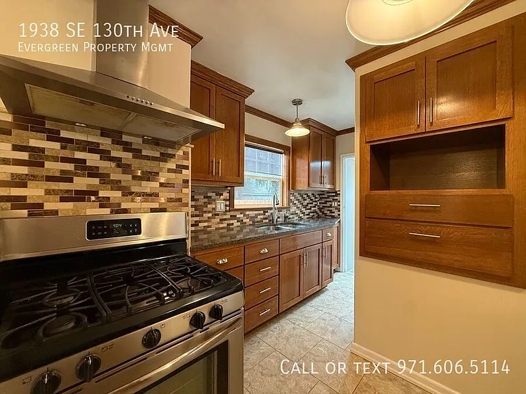 1938 SE 130th Ave — Photo 8