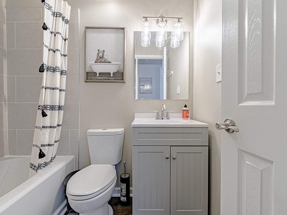 1st image of 3011 Henninger Rd #204