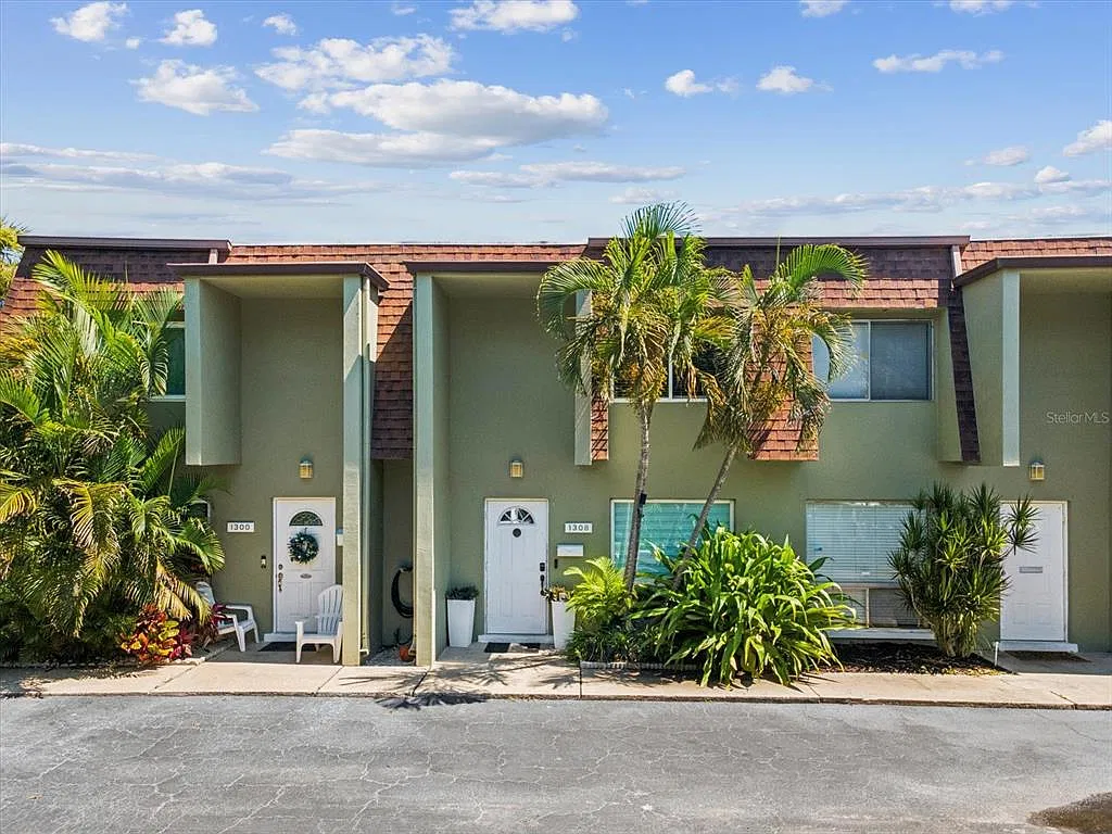 2 bed, 1.5 bath, 1030 sqft, $2,550 — Photo 1