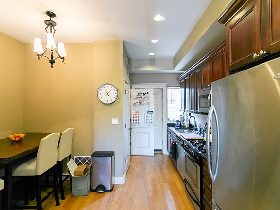 4th image of 4138 N Kenmore Ave #2