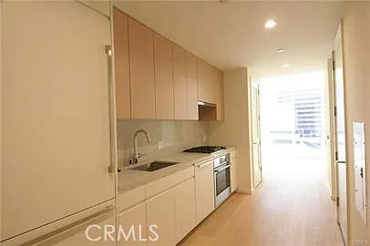 877 Francisco St #521 Photo 1