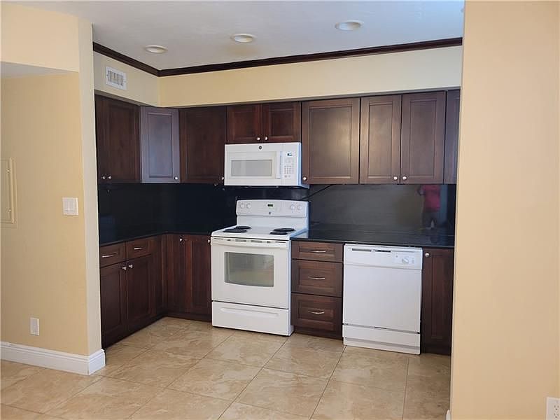 1st image of 505 NE 20th Ave APT 213