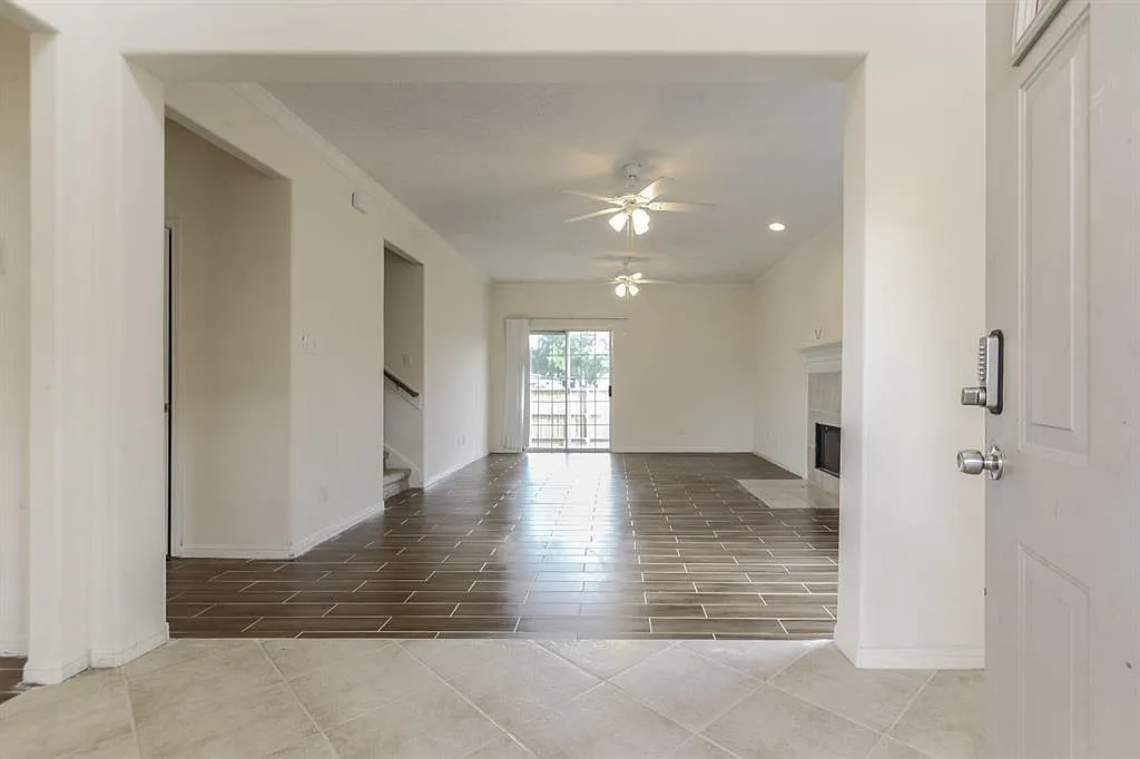 Building Photo - 807 Victoria Lakes Dr