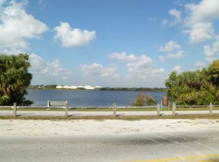 5906 Lake Osborne Dr, Lake Worth, FL 33461