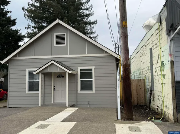 875 S 1st Ave, Mill City, OR 97360