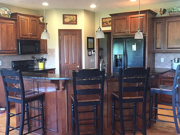 Kitchen with center island 