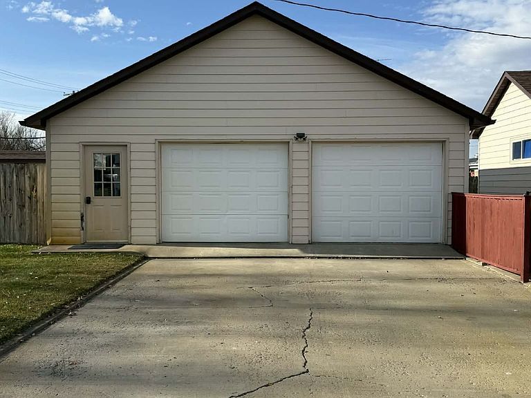 Listing photo 3