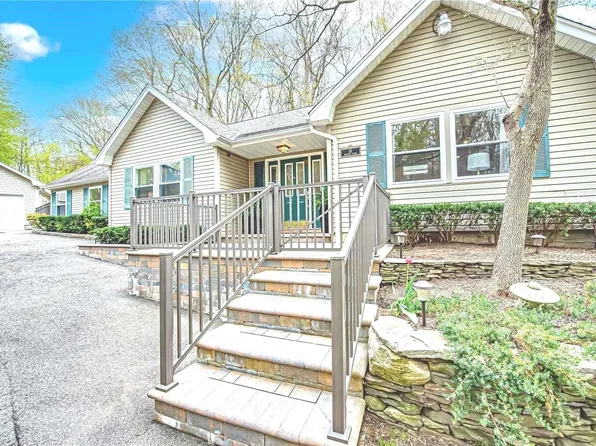 16 Wilafra Place, Northport, NY 11768