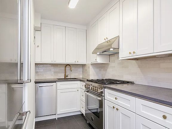 5th image of 77 E 12th St APT 14D