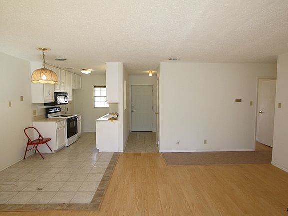 5th image of 2419 Pinkerton Dr