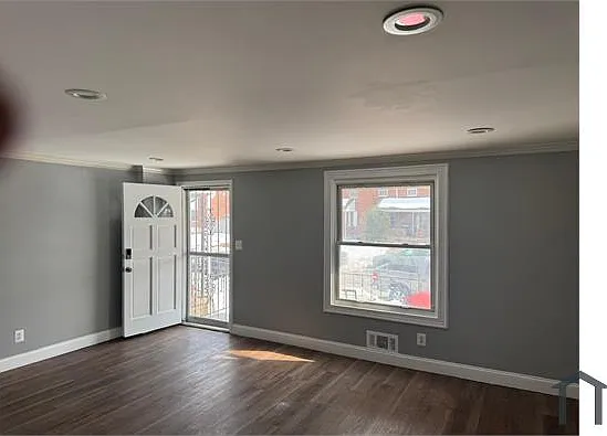 906 Foxcroft Ln — Photo 2