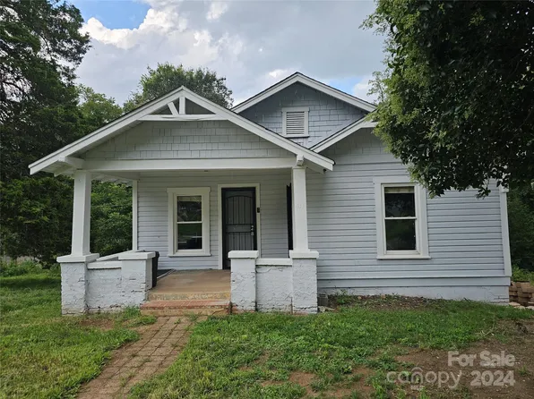 411 4th St SE, Hickory, NC 28602