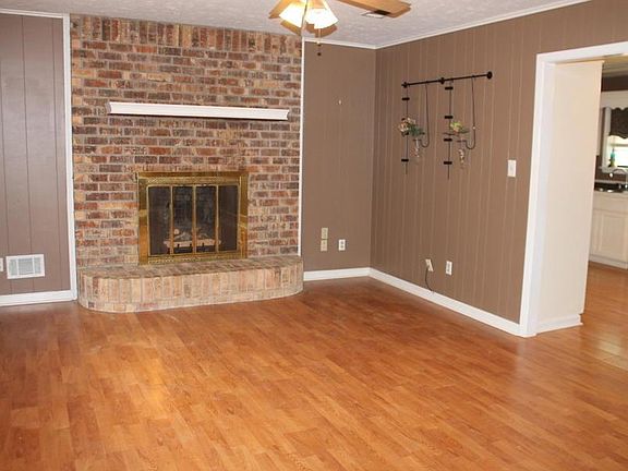 3rd image of 307 Stewart Dr