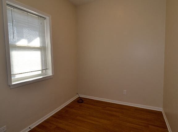 3rd image of 1473 W Erie St #J05p