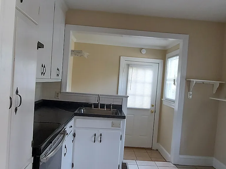 110 N Holly St — Photo 9