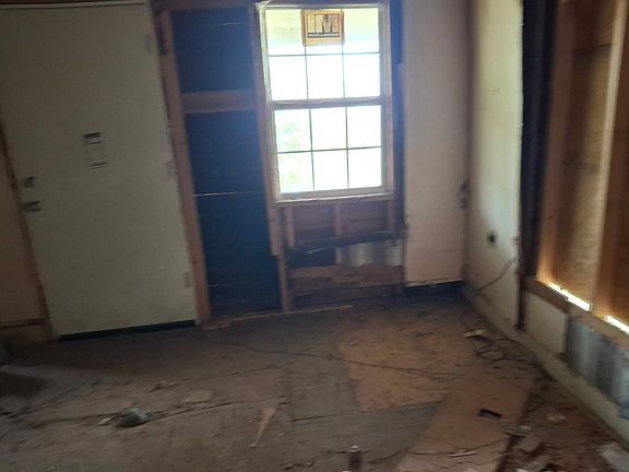 5th image of 309 Overton St