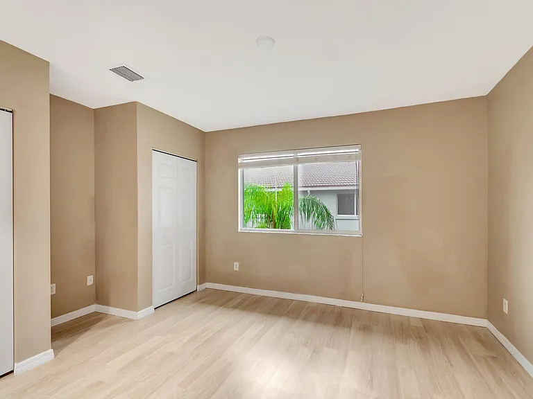 1912 Hibiscus Ln — Photo 25