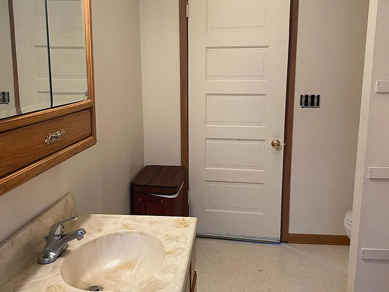 Bathroom (1st floorK)