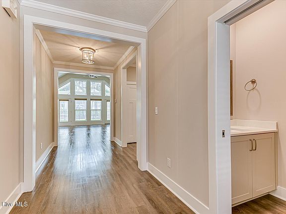 4th image of 101 Arbor Lane