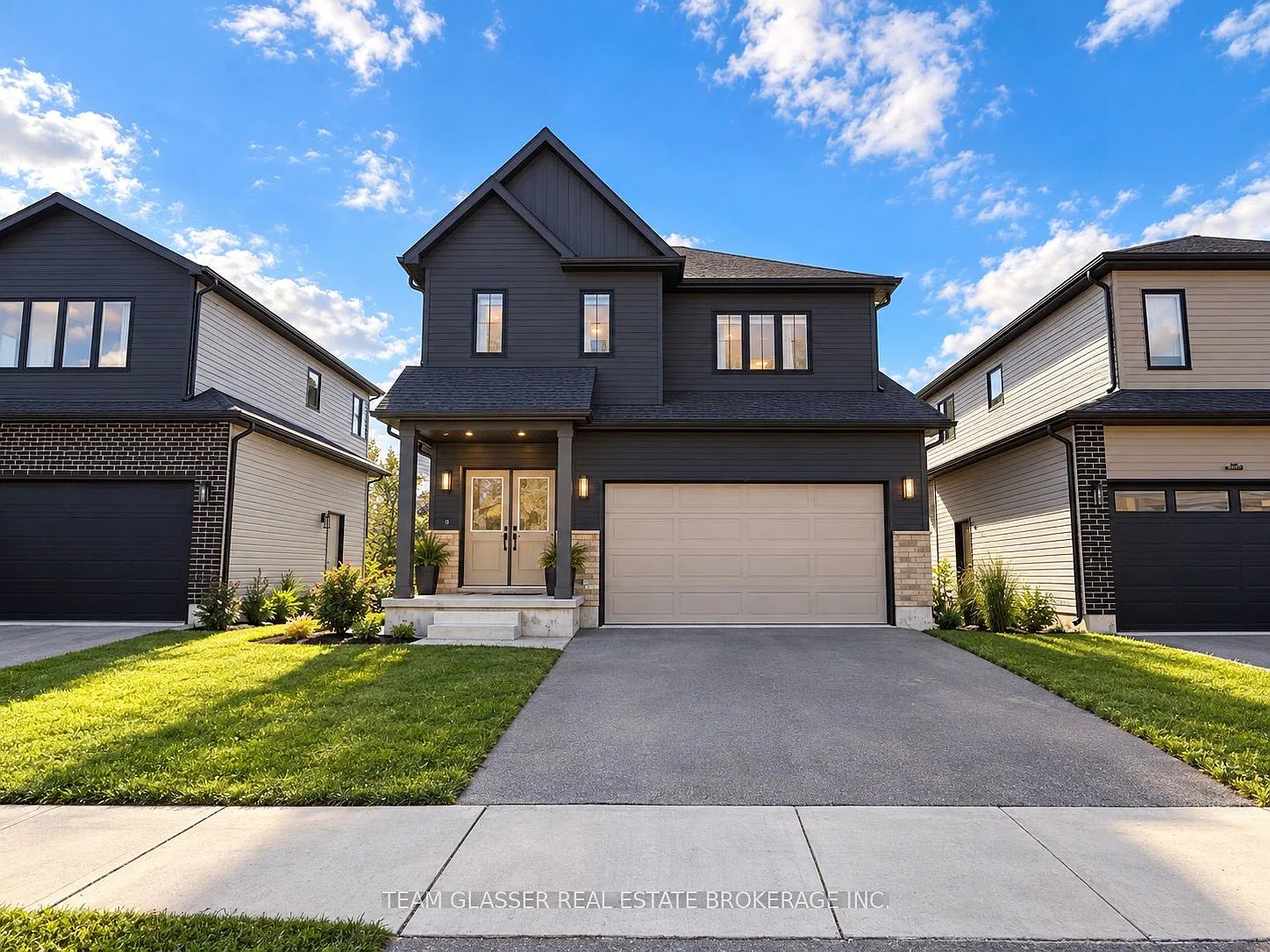 4 bed, $2,700 — Photo 1