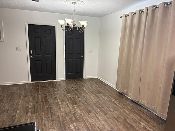 5th image of 74 Marilyn Dr