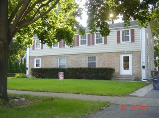 1401 S 3rd St, St Charles, IL 60174