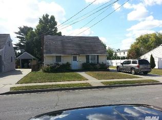 17 Moore Dr, Bethpage, NY 11714