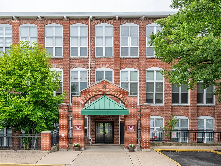 262 Main St #204 — Photo 42