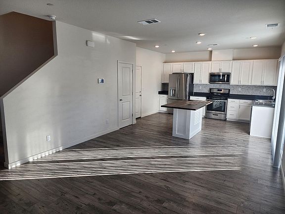 4th image of 4384 Silver Cedar Ln