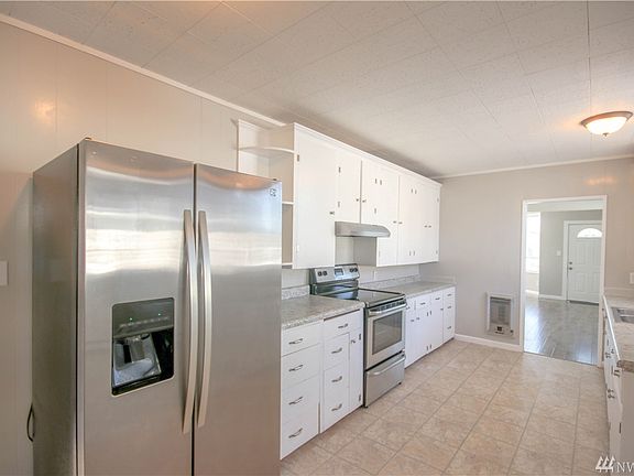 5th image of 221 Karr Ave