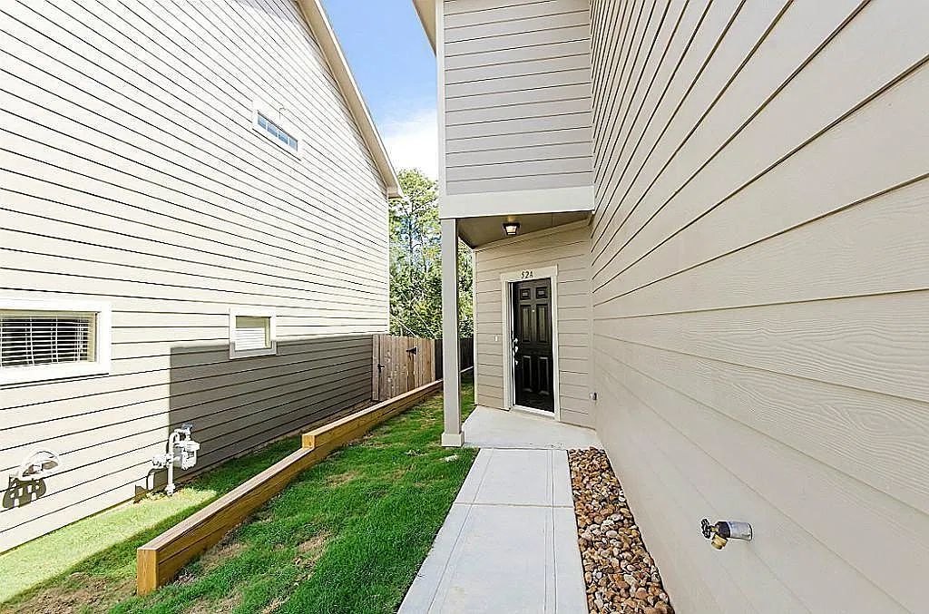 3 bed, 2.5 bath, 1551 sqft, $1,649 — Photo 3