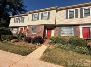 2705 N Center St APT 65, Hickory, NC 28601